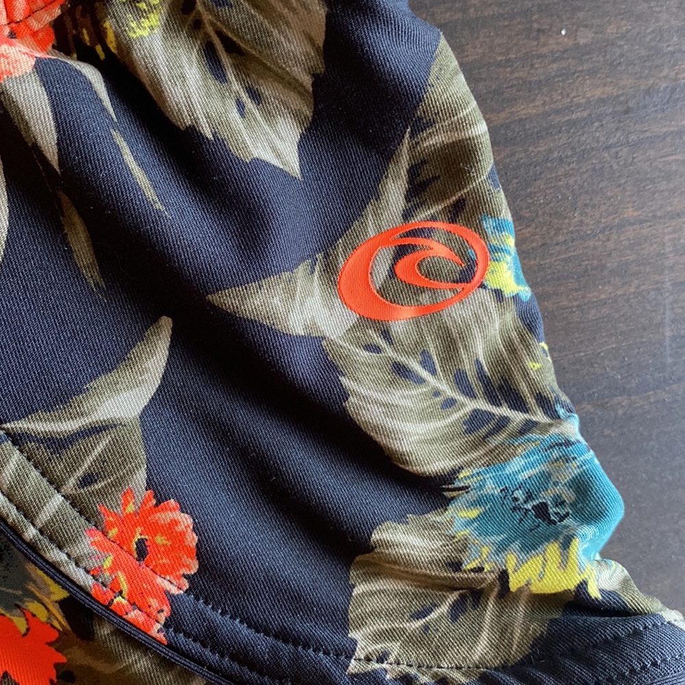 Reversible 🌺 Rip Curl 🌺 Shorts - Picture 5 of 10